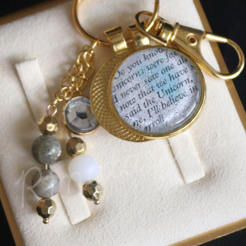 Magic the Gathering Keyring - Pearled Unicorn